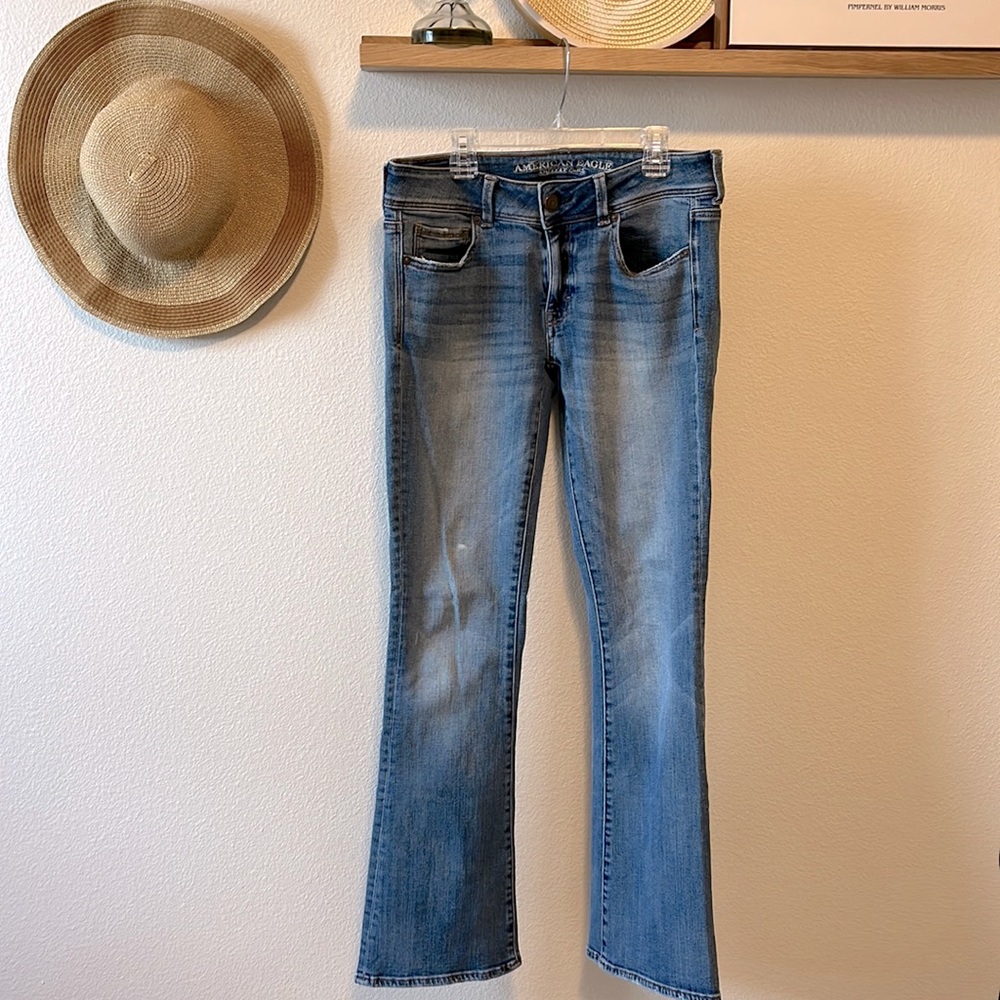 AE Low Rise Bootcut Jeans 👖